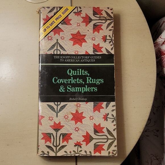 Knopf Collectors' Guide to Quilts, Coverlets, Rugs & Samplers - Picture 2 of 8